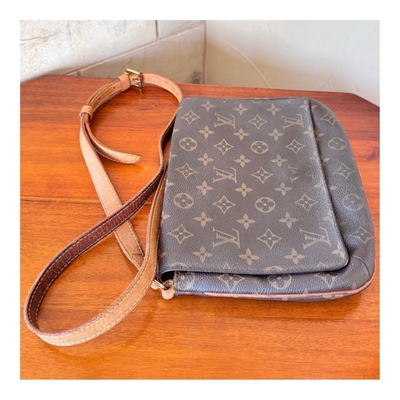 💚STYLISH💚LOUIS VUITTON MUSETTE TANGO SHOULDER BAG - Picture 2 of 16